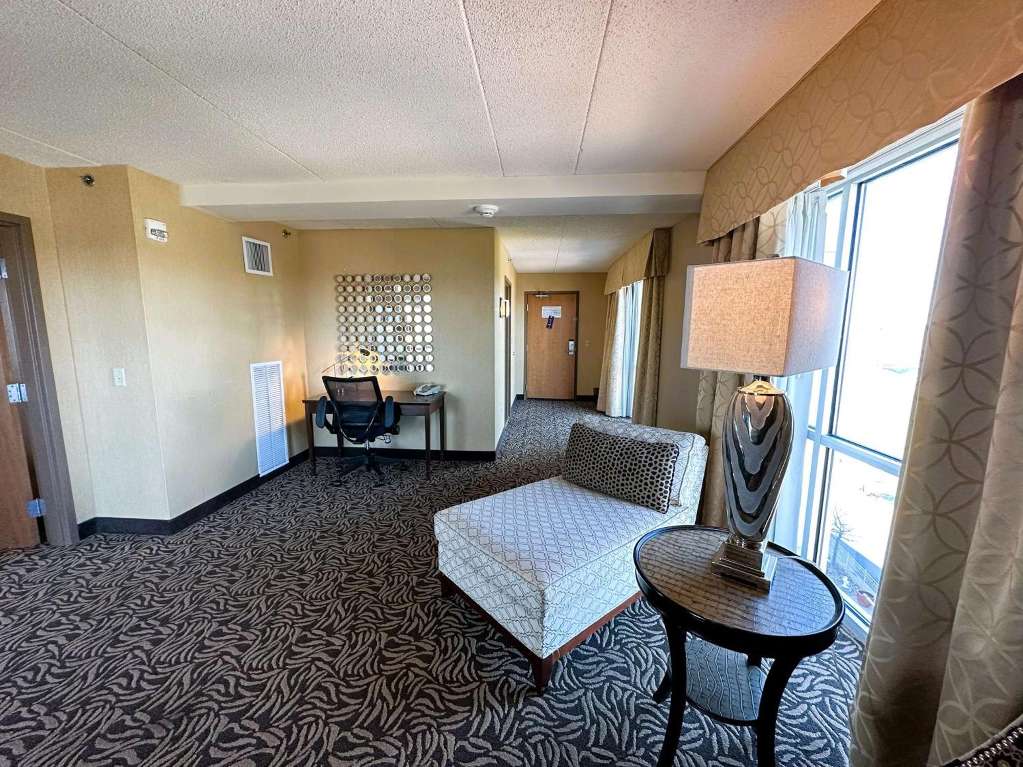 Hotel Doubletree By Hilton Bay City - Riverfront Extérieur photo