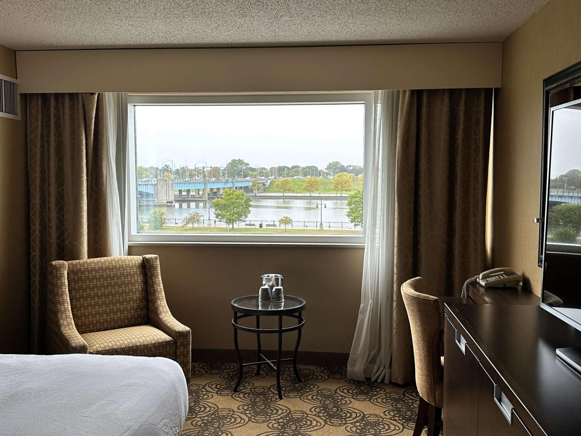 Hotel Doubletree By Hilton Bay City - Riverfront Extérieur photo